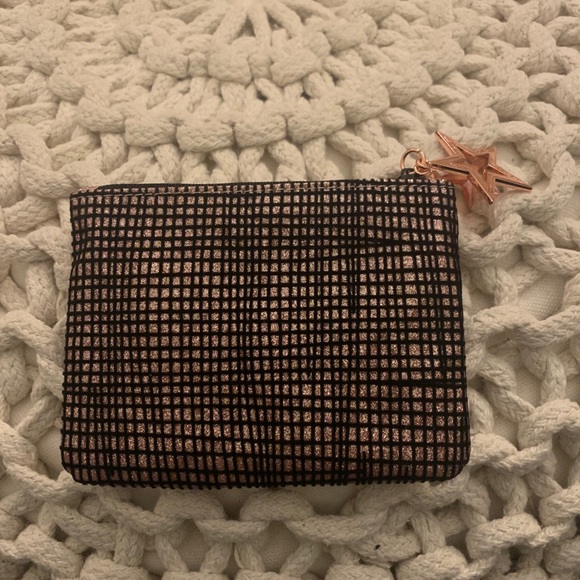 Final Sale!  MAC Small Pouch w/ 2 surprise MAC lip items included—NWOT! - Picture 1 of 4